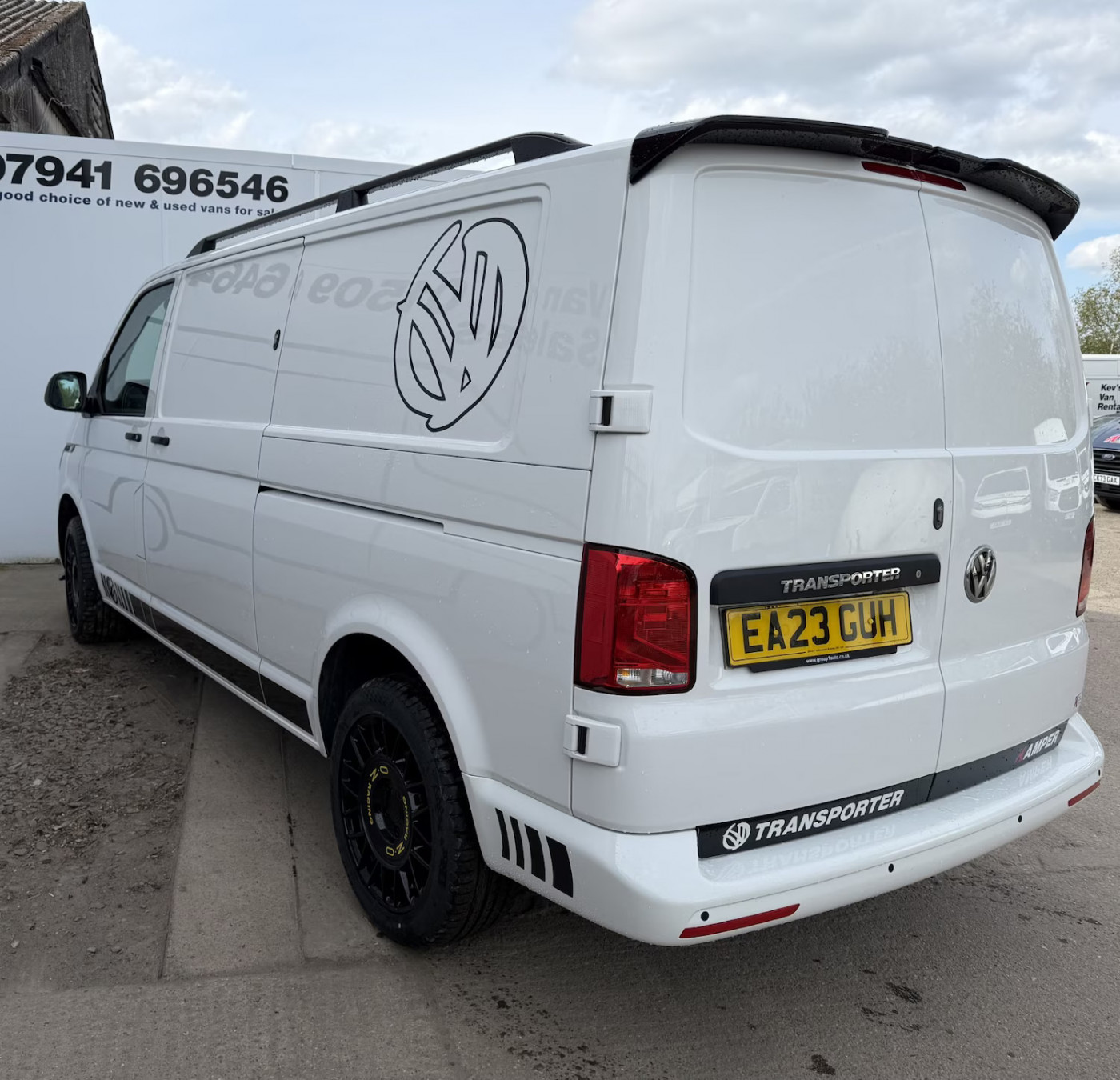 Volkswagen Transporter (2023) — image 8