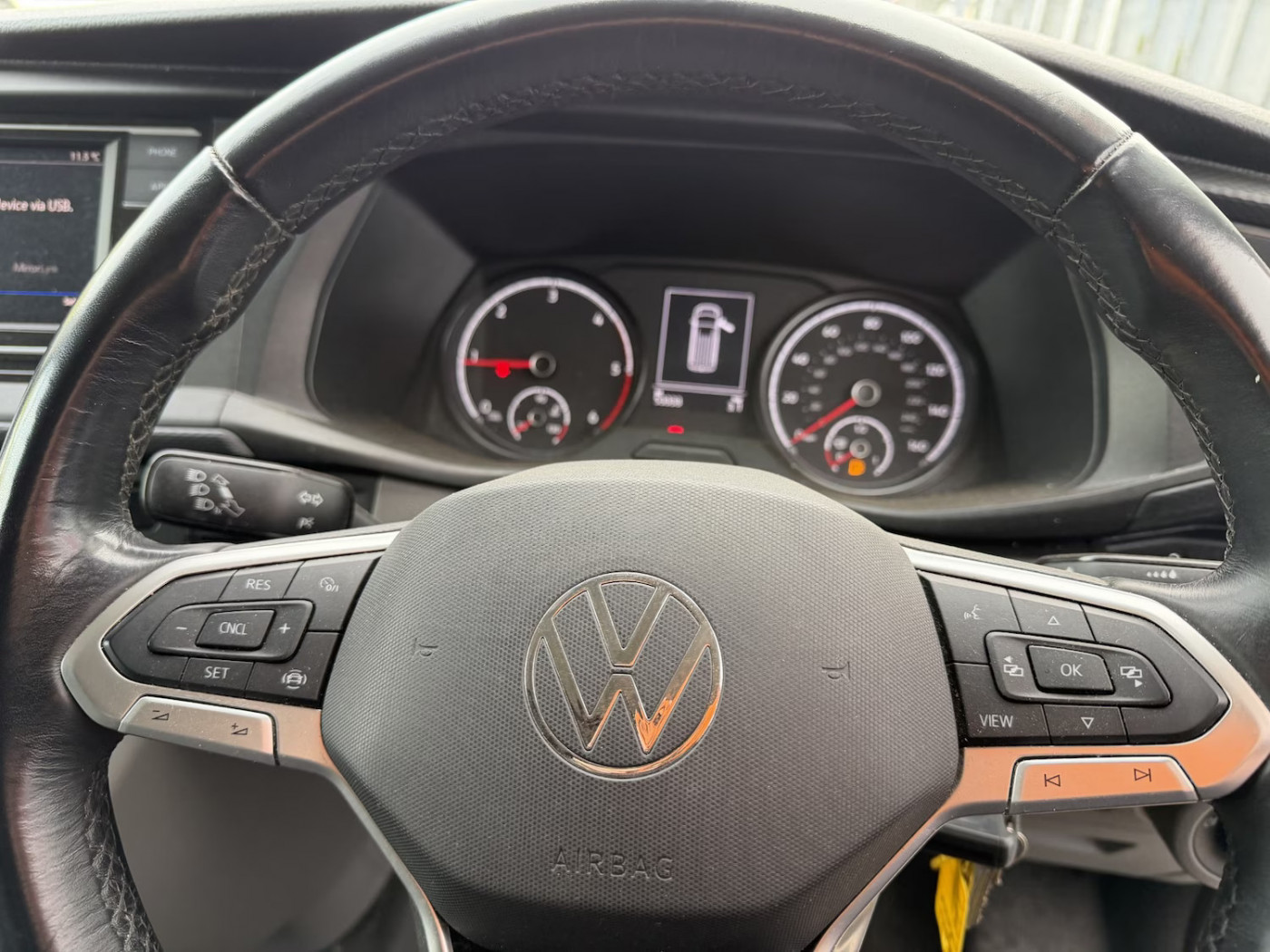 Volkswagen Transporter (2023) — image 12