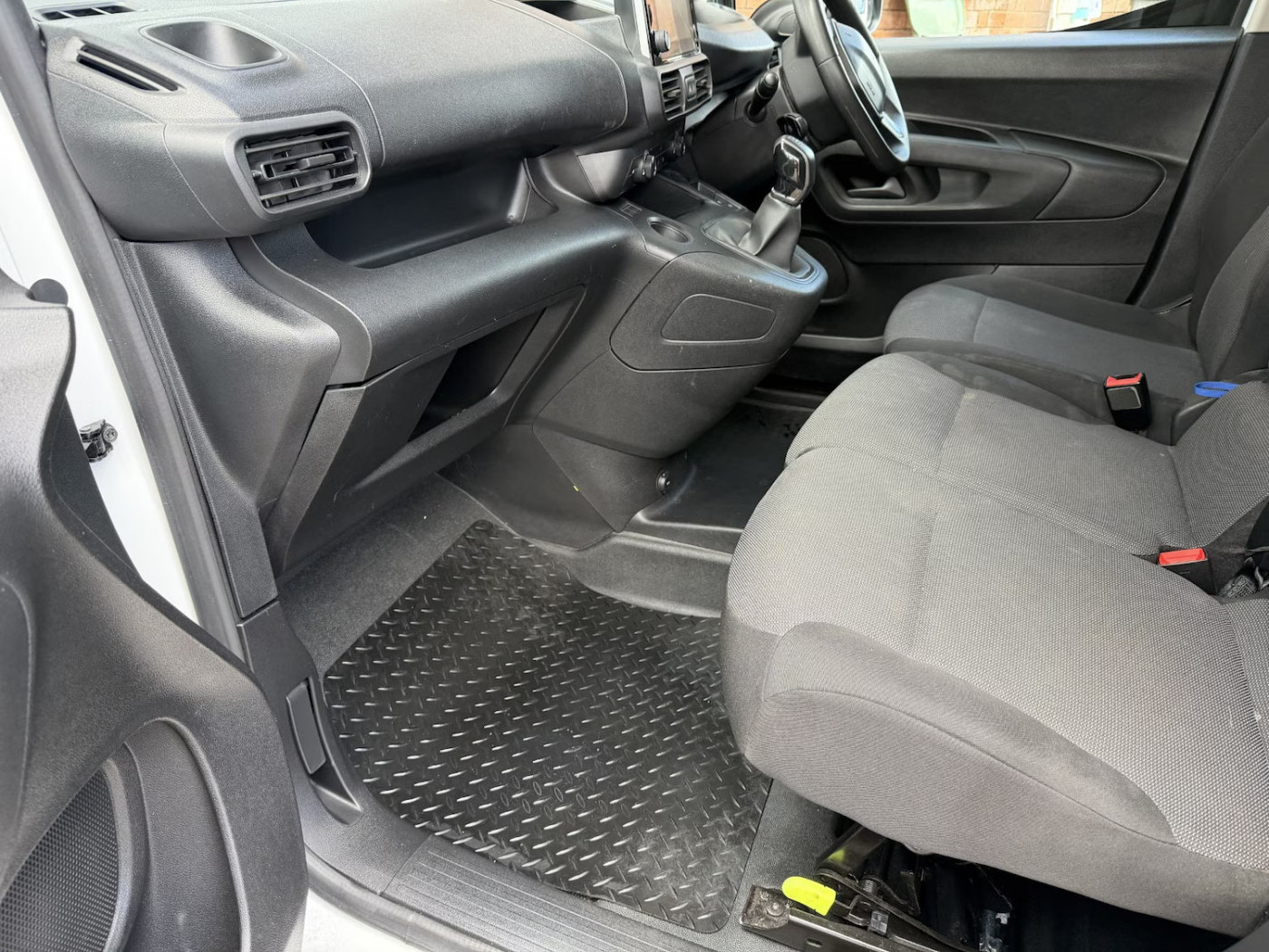 Peugeot Partner (2020) — image 18