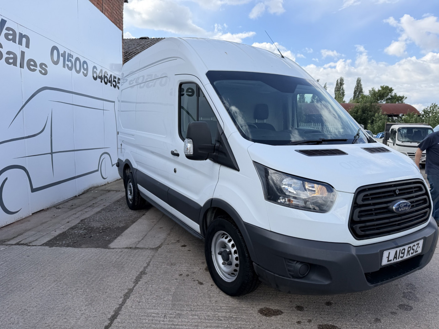 Ford MWB Transit 350 L2 H3 (2019) — image 7