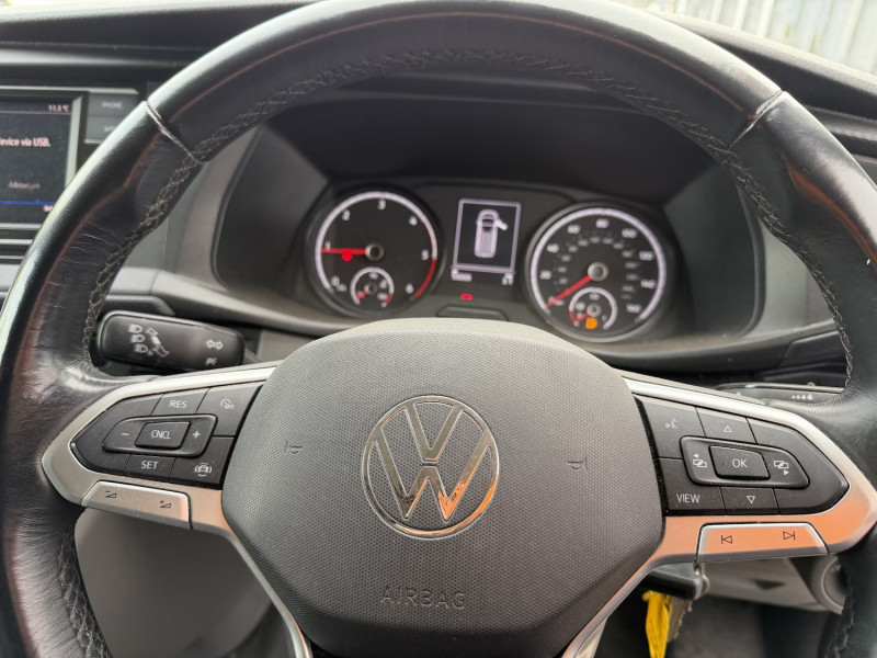 Volkswagen Transporter (2023) — photo 12