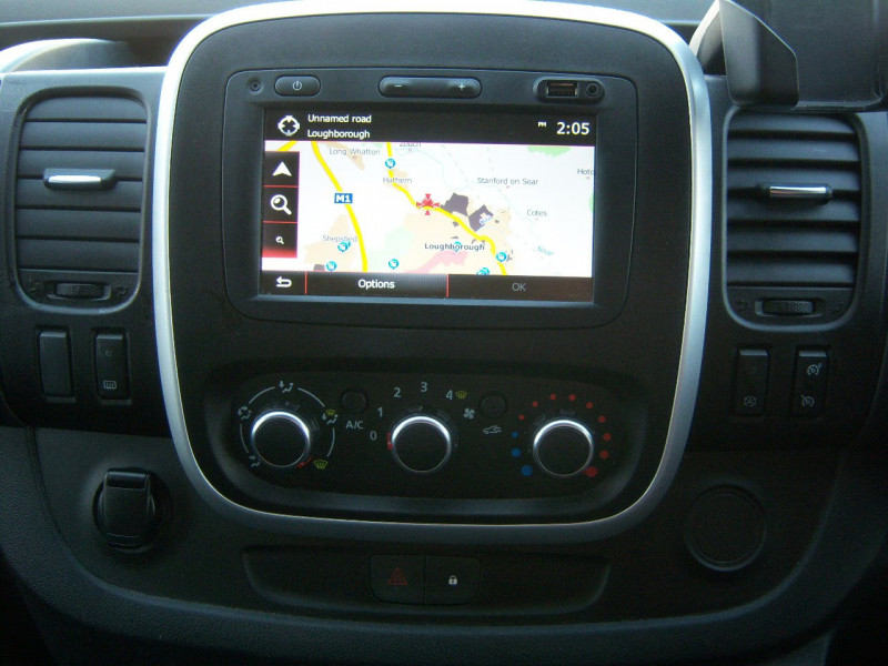 Renault Trafic (2021) — photo 13