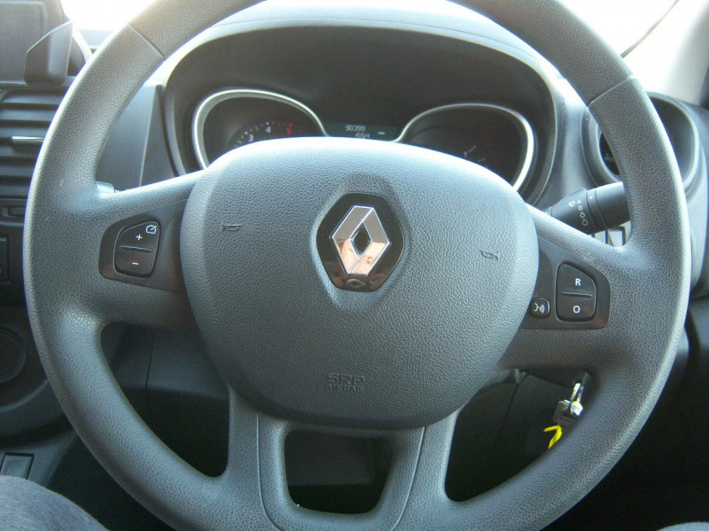 Renault Trafic (2021) — photo 15