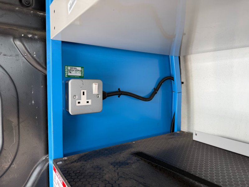 Ford Transit (2018) — photo 13