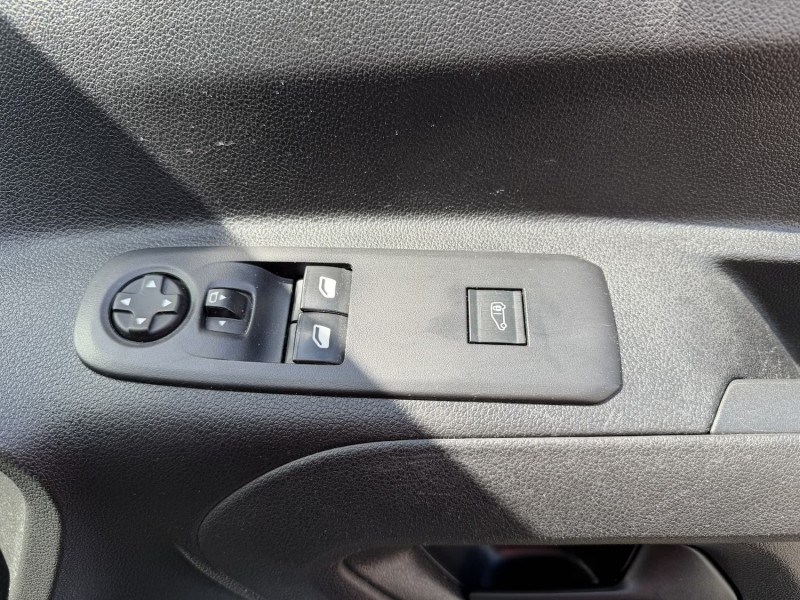 Peugeot Partner (2020) — photo 12