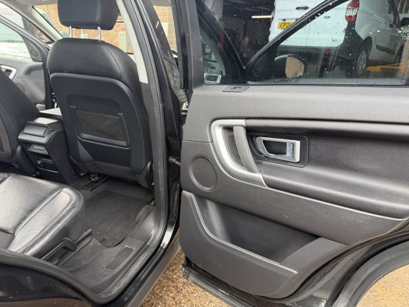 Land Rover Discovery Sport (2017) — photo 8