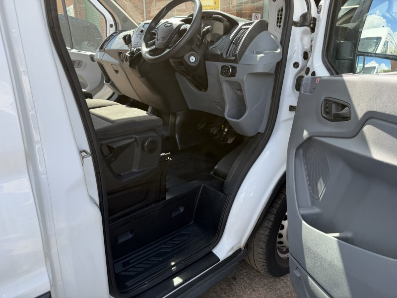 Ford MWB Transit 350 L2 H3 (2019) — photo 10